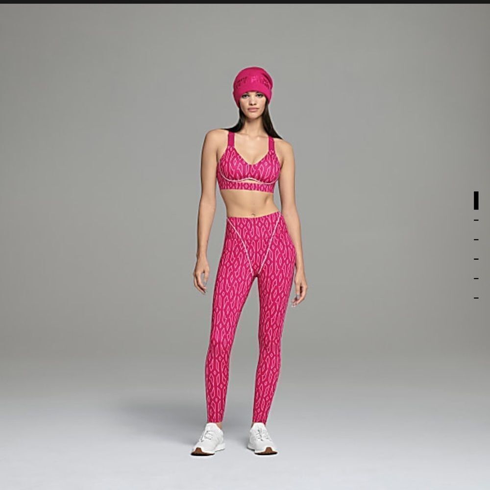 NWT** IVY PARK MEDIUM-SUPPORT MONOGRAM CUTOUT BRA